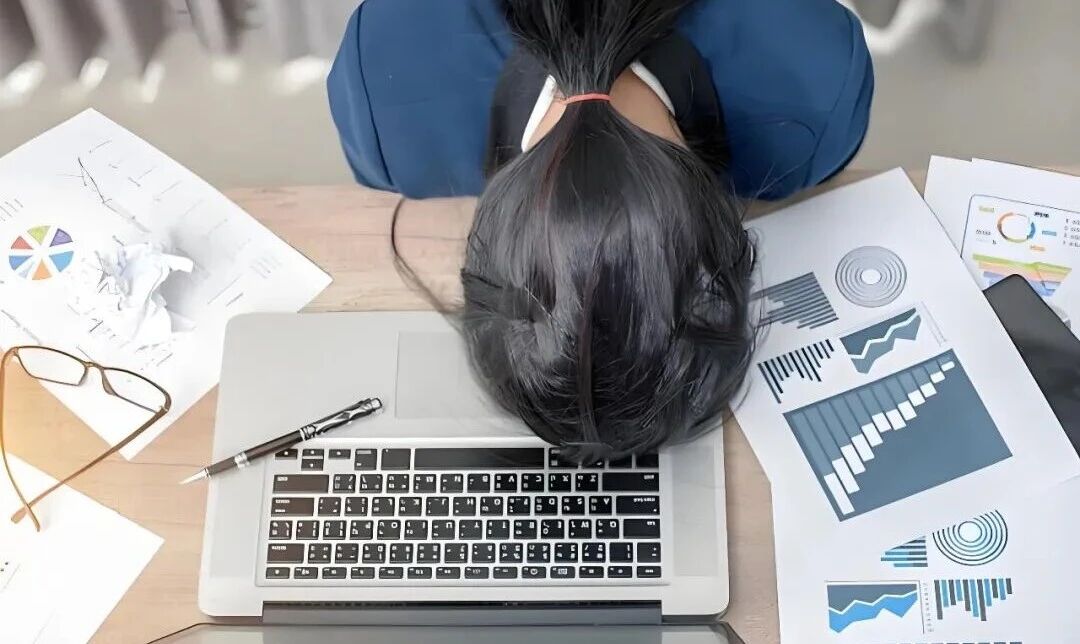 腾讯AI智能助手WorkBuddy，手机用微信发指令电脑自动干活